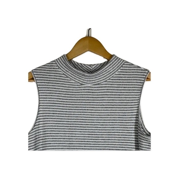 Chicos Zenergy Waffle Knit Tank Gray White Stripe Size 1P (8P/10P-M) - Picture 3 of 7